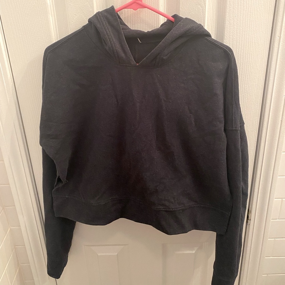 Lululemon cropped hoodie Navy size 6 light wear